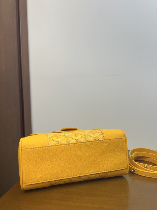 GOYARD SAIGON MINI - 20x14.5×9cm [C21MR-090409] CELINE CHANEL ACCESSORIES LOEWE SHOES LOUIS VUITTON DIRO YSL OTHER BRAND HANDBAGS BALENCIAGA BOTTEGA VENETA GOYARD HERMES BURBERRY VALENTINO GUCCI FENDI MIUMIU CHLOE PRADA BVLGARI SUITCASE NEW ARRIVAL 