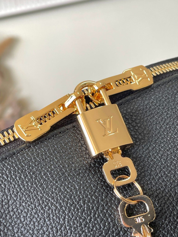 Louis Vuitton Express Travel - 20*27*45CM [M26037黑色] CELINE CHANEL ACCESSORIES LOEWE SHOES LOUIS VUITTON DIRO YSL OTHER BRAND HANDBAGS BALENCIAGA BOTTEGA VENETA GOYARD HERMES BURBERRY VALENTINO GUCCI FENDI MIUMIU CHLOE PRADA BVLGARI SUITCASE NEW ARRIVAL 