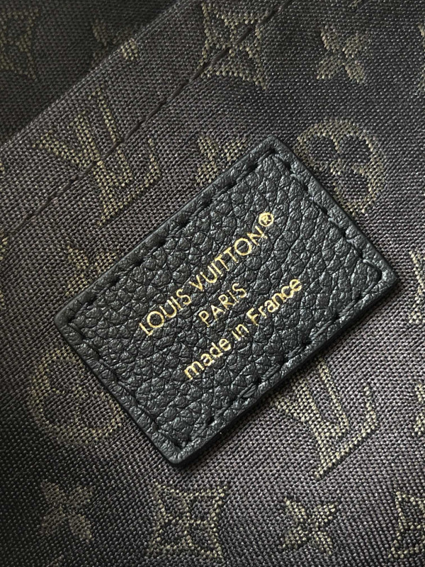 Louis Vuitton Express PM - 17*13.5*26CM [M26039 黑色] CELINE CHANEL ACCESSORIES LOEWE SHOES LOUIS VUITTON DIRO YSL OTHER BRAND HANDBAGS BALENCIAGA BOTTEGA VENETA GOYARD HERMES BURBERRY VALENTINO GUCCI FENDI MIUMIU CHLOE PRADA BVLGARI SUITCASE NEW ARRIVAL 