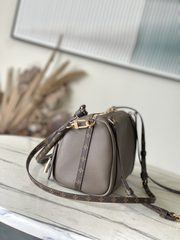 Louis Vuitton Express PM - 17*13.5*26CM [M26360 象灰色] CELINE CHANEL ACCESSORIES LOEWE SHOES LOUIS VUITTON DIRO YSL OTHER BRAND HANDBAGS BALENCIAGA BOTTEGA VENETA GOYARD HERMES BURBERRY VALENTINO GUCCI FENDI MIUMIU CHLOE PRADA BVLGARI SUITCASE NEW ARRIVAL 