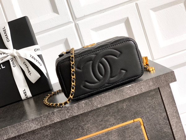 CL SMALL VANITY WITH CLASSIC CHAIN-16x9.5x8cm [C21MJ-083844] CELINE CHANEL ACCESSORIES LOEWE SHOES LOUIS VUITTON DIRO YSL OTHER BRAND HANDBAGS BALENCIAGA BOTTEGA VENETA GOYARD HERMES BURBERRY VALENTINO GUCCI FENDI MIUMIU CHLOE PRADA BVLGARI SUITCASE NEW ARRIVAL 