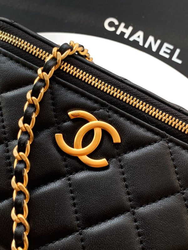 CL SMALL VANITY WITH CLASSIC CHAIN-16x9.5x8cm [C21MJ-083844] CELINE CHANEL ACCESSORIES LOEWE SHOES LOUIS VUITTON DIRO YSL OTHER BRAND HANDBAGS BALENCIAGA BOTTEGA VENETA GOYARD HERMES BURBERRY VALENTINO GUCCI FENDI MIUMIU CHLOE PRADA BVLGARI SUITCASE NEW ARRIVAL 