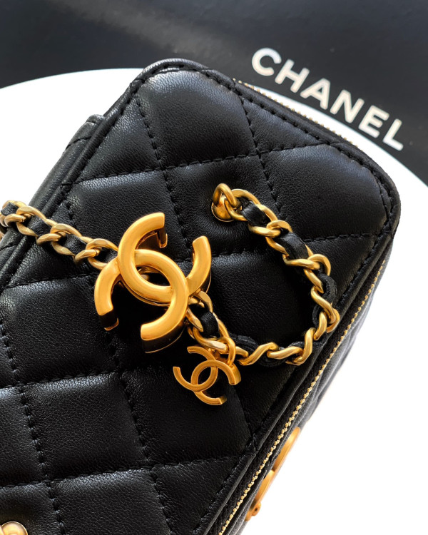 CL SMALL VANITY WITH CLASSIC CHAIN-16x9.5x8cm [C21MJ-083844] CELINE CHANEL ACCESSORIES LOEWE SHOES LOUIS VUITTON DIRO YSL OTHER BRAND HANDBAGS BALENCIAGA BOTTEGA VENETA GOYARD HERMES BURBERRY VALENTINO GUCCI FENDI MIUMIU CHLOE PRADA BVLGARI SUITCASE NEW ARRIVAL 