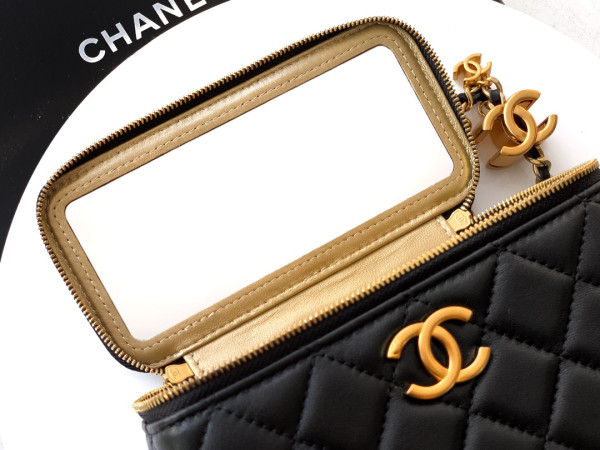 CL SMALL VANITY WITH CLASSIC CHAIN-16x9.5x8cm [C21MJ-083844] CELINE CHANEL ACCESSORIES LOEWE SHOES LOUIS VUITTON DIRO YSL OTHER BRAND HANDBAGS BALENCIAGA BOTTEGA VENETA GOYARD HERMES BURBERRY VALENTINO GUCCI FENDI MIUMIU CHLOE PRADA BVLGARI SUITCASE NEW ARRIVAL 