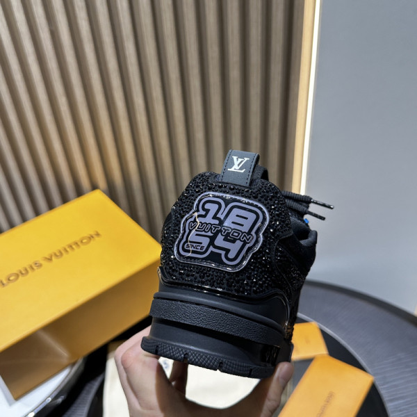 LOUIS VUITTON TRAINER SNEAKER [C21ME-080906] CELINE CHANEL ACCESSORIES LOEWE SHOES LOUIS VUITTON DIRO YSL OTHER BRAND HANDBAGS BALENCIAGA BOTTEGA VENETA GOYARD HERMES BURBERRY VALENTINO GUCCI FENDI MIUMIU CHLOE PRADA BVLGARI SUITCASE NEW ARRIVAL 