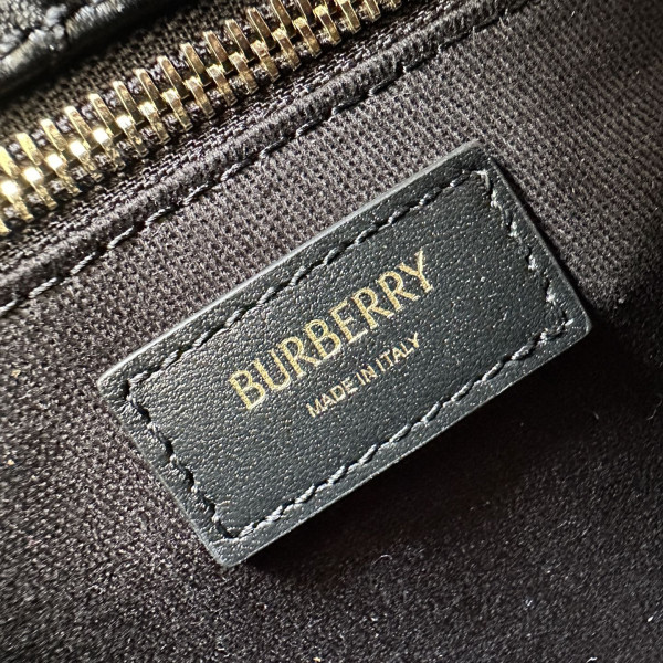 Burberry Small Strand Bag? - 20.5*7.5*16CM [C21MA-022417] CELINE CHANEL ACCESSORIES LOEWE SHOES LOUIS VUITTON DIRO YSL OTHER BRAND HANDBAGS BALENCIAGA BOTTEGA VENETA GOYARD HERMES BURBERRY VALENTINO GUCCI FENDI MIUMIU CHLOE PRADA BVLGARI SUITCASE NEW ARRIVAL 