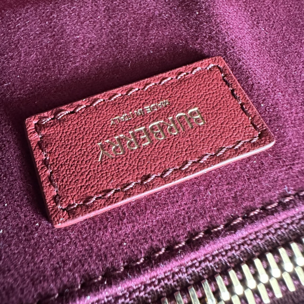 Burberry Small Strand Bag? - 20.5*7.5*16CM [C21MA-022229] CELINE CHANEL ACCESSORIES LOEWE SHOES LOUIS VUITTON DIRO YSL OTHER BRAND HANDBAGS BALENCIAGA BOTTEGA VENETA GOYARD HERMES BURBERRY VALENTINO GUCCI FENDI MIUMIU CHLOE PRADA BVLGARI SUITCASE NEW ARRIVAL 