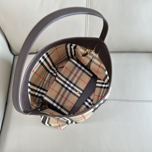 Burberry Highlands Shoulder Bag - 35.5*15*38CM [C21MA-021243] CELINE CHANEL ACCESSORIES LOEWE SHOES LOUIS VUITTON DIRO YSL OTHER BRAND HANDBAGS BALENCIAGA BOTTEGA VENETA GOYARD HERMES BURBERRY VALENTINO GUCCI FENDI MIUMIU CHLOE PRADA BVLGARI SUITCASE NEW ARRIVAL 