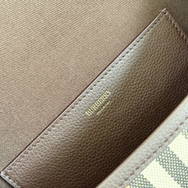 Burberry Highlands Crossbody Bag - 24.5*8*18CM [C21MA-020504] CELINE CHANEL ACCESSORIES LOEWE SHOES LOUIS VUITTON DIRO YSL OTHER BRAND HANDBAGS BALENCIAGA BOTTEGA VENETA GOYARD HERMES BURBERRY VALENTINO GUCCI FENDI MIUMIU CHLOE PRADA BVLGARI SUITCASE NEW ARRIVAL 