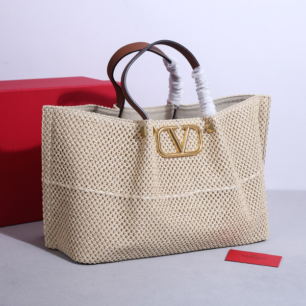 VALENTINO MEDIUM STRAW SUMMER TOTE [C21MA-014529] CELINE CHANEL ACCESSORIES LOEWE SHOES LOUIS VUITTON DIRO YSL OTHER BRAND HANDBAGS BALENCIAGA BOTTEGA VENETA GOYARD HERMES BURBERRY VALENTINO GUCCI FENDI MIUMIU CHLOE PRADA BVLGARI SUITCASE NEW ARRIVAL 