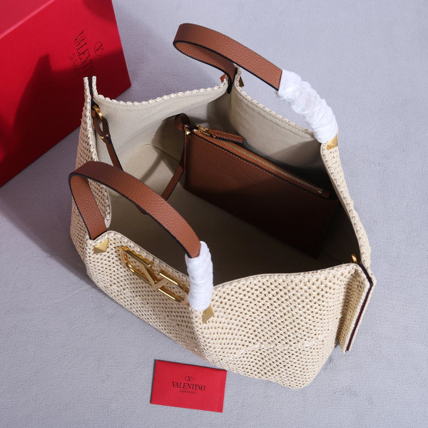 VALENTINO MEDIUM STRAW SUMMER TOTE [C21MA-014529] CELINE CHANEL ACCESSORIES LOEWE SHOES LOUIS VUITTON DIRO YSL OTHER BRAND HANDBAGS BALENCIAGA BOTTEGA VENETA GOYARD HERMES BURBERRY VALENTINO GUCCI FENDI MIUMIU CHLOE PRADA BVLGARI SUITCASE NEW ARRIVAL 