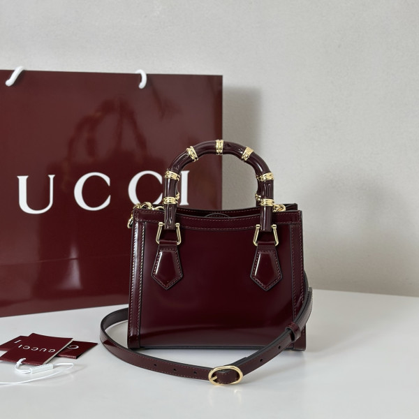 Gucci Diana small tote bag - 20*16*10CM [832936安可拉红] CELINE CHANEL ACCESSORIES LOEWE SHOES LOUIS VUITTON DIRO YSL OTHER BRAND HANDBAGS BALENCIAGA BOTTEGA VENETA GOYARD HERMES BURBERRY VALENTINO GUCCI FENDI MIUMIU CHLOE PRADA BVLGARI SUITCASE NEW ARRIVAL 