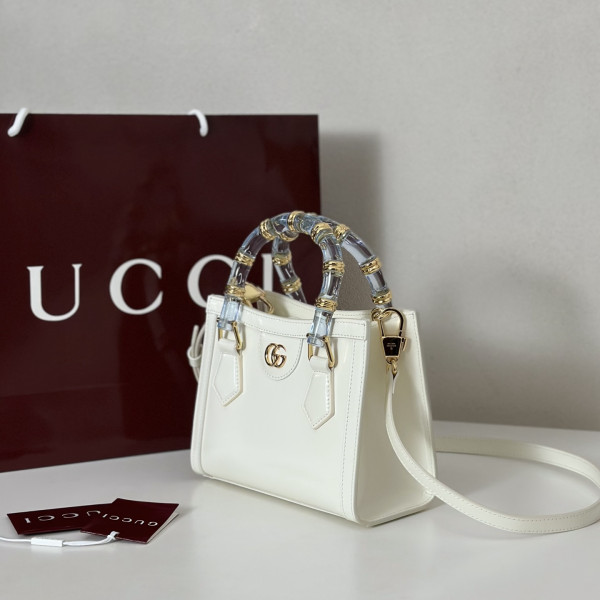 Gucci Diana small tote bag - 20*16*10CM [832936米白] CELINE CHANEL ACCESSORIES LOEWE SHOES LOUIS VUITTON DIRO YSL OTHER BRAND HANDBAGS BALENCIAGA BOTTEGA VENETA GOYARD HERMES BURBERRY VALENTINO GUCCI FENDI MIUMIU CHLOE PRADA BVLGARI SUITCASE NEW ARRIVAL 