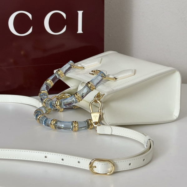 Gucci Diana small tote bag - 20*16*10CM [832936米白] CELINE CHANEL ACCESSORIES LOEWE SHOES LOUIS VUITTON DIRO YSL OTHER BRAND HANDBAGS BALENCIAGA BOTTEGA VENETA GOYARD HERMES BURBERRY VALENTINO GUCCI FENDI MIUMIU CHLOE PRADA BVLGARI SUITCASE NEW ARRIVAL 