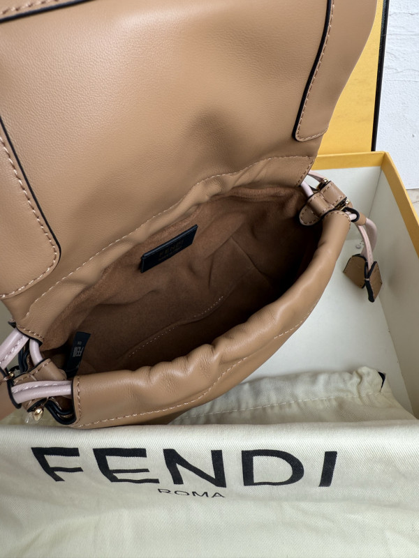 FENDI Mamma Baguette [C21K8-075314] CELINE CHANEL ACCESSORIES LOEWE SHOES LOUIS VUITTON DIRO YSL OTHER BRAND HANDBAGS BALENCIAGA BOTTEGA VENETA GOYARD HERMES BURBERRY VALENTINO GUCCI FENDI MIUMIU CHLOE PRADA BVLGARI SUITCASE NEW ARRIVAL 