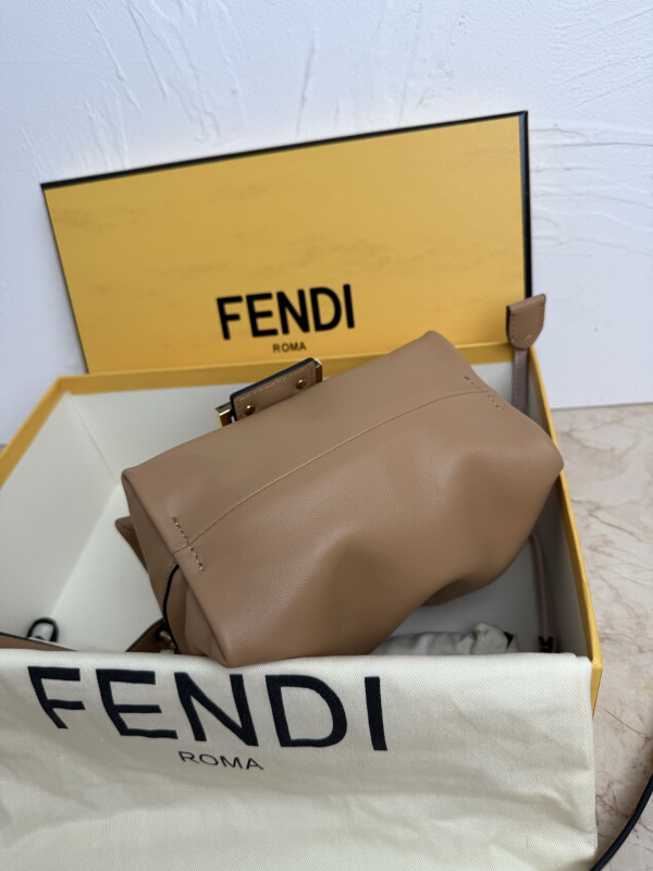 FENDI Mamma Baguette [C21K8-075314] CELINE CHANEL ACCESSORIES LOEWE SHOES LOUIS VUITTON DIRO YSL OTHER BRAND HANDBAGS BALENCIAGA BOTTEGA VENETA GOYARD HERMES BURBERRY VALENTINO GUCCI FENDI MIUMIU CHLOE PRADA BVLGARI SUITCASE NEW ARRIVAL 