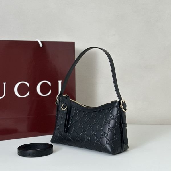 Gucci GG Emblem small shoulder bag - 22*14*8CM [C21K4-021342] CELINE CHANEL ACCESSORIES LOEWE SHOES LOUIS VUITTON DIRO YSL OTHER BRAND HANDBAGS BALENCIAGA BOTTEGA VENETA GOYARD HERMES BURBERRY VALENTINO GUCCI FENDI MIUMIU CHLOE PRADA BVLGARI SUITCASE NEW ARRIVAL 