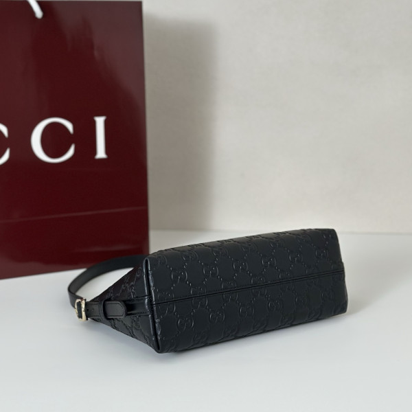 Gucci GG Emblem small shoulder bag - 22*14*8CM [C21K4-021342] CELINE CHANEL ACCESSORIES LOEWE SHOES LOUIS VUITTON DIRO YSL OTHER BRAND HANDBAGS BALENCIAGA BOTTEGA VENETA GOYARD HERMES BURBERRY VALENTINO GUCCI FENDI MIUMIU CHLOE PRADA BVLGARI SUITCASE NEW ARRIVAL 
