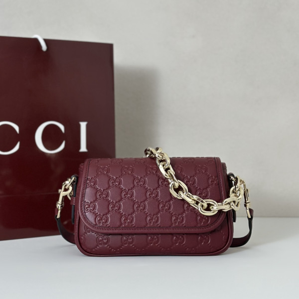 Gucci GG Emblem small shoulder bag - 20.5*13*7CM [847448酒红压花] CELINE CHANEL ACCESSORIES LOEWE SHOES LOUIS VUITTON DIRO YSL OTHER BRAND HANDBAGS BALENCIAGA BOTTEGA VENETA GOYARD HERMES BURBERRY VALENTINO GUCCI FENDI MIUMIU CHLOE PRADA BVLGARI SUITCASE NEW ARRIVAL 