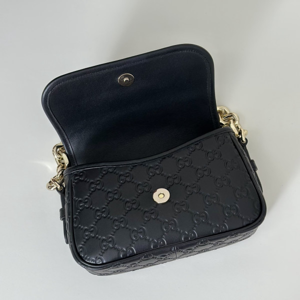 Gucci GG Emblem small shoulder bag - 20.5*13*7CM [847448克色压花] CELINE CHANEL ACCESSORIES LOEWE SHOES LOUIS VUITTON DIRO YSL OTHER BRAND HANDBAGS BALENCIAGA BOTTEGA VENETA GOYARD HERMES BURBERRY VALENTINO GUCCI FENDI MIUMIU CHLOE PRADA BVLGARI SUITCASE NEW ARRIVAL 