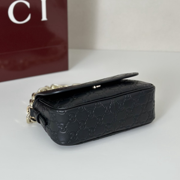 Gucci GG Emblem small shoulder bag - 20.5*13*7CM [847448克色压花] CELINE CHANEL ACCESSORIES LOEWE SHOES LOUIS VUITTON DIRO YSL OTHER BRAND HANDBAGS BALENCIAGA BOTTEGA VENETA GOYARD HERMES BURBERRY VALENTINO GUCCI FENDI MIUMIU CHLOE PRADA BVLGARI SUITCASE NEW ARRIVAL 