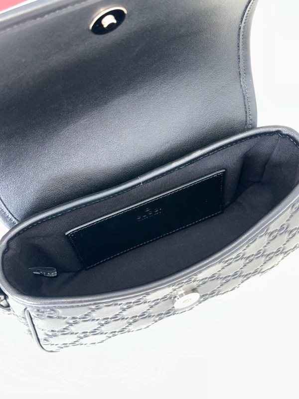 Gucci GG Emblem small shoulder bag - 20.5*13*7CM [847448克色压花] CELINE CHANEL ACCESSORIES LOEWE SHOES LOUIS VUITTON DIRO YSL OTHER BRAND HANDBAGS BALENCIAGA BOTTEGA VENETA GOYARD HERMES BURBERRY VALENTINO GUCCI FENDI MIUMIU CHLOE PRADA BVLGARI SUITCASE NEW ARRIVAL 
