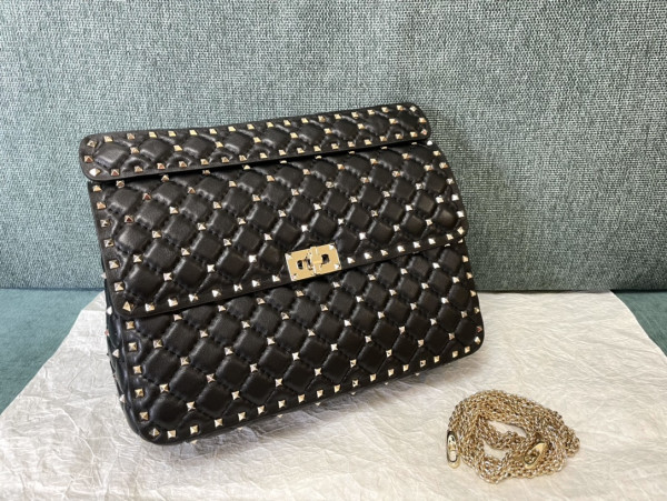 Valentino Nappa Rockstud Spike Bag [C21K1-085147] CELINE CHANEL ACCESSORIES LOEWE SHOES LOUIS VUITTON DIRO YSL OTHER BRAND HANDBAGS BALENCIAGA BOTTEGA VENETA GOYARD HERMES BURBERRY VALENTINO GUCCI FENDI MIUMIU CHLOE PRADA BVLGARI SUITCASE NEW ARRIVAL 