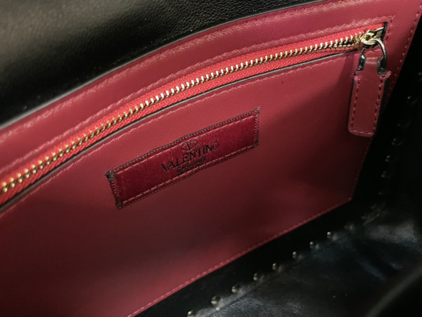 Valentino Nappa Rockstud Spike Bag [C21K1-085147] CELINE CHANEL ACCESSORIES LOEWE SHOES LOUIS VUITTON DIRO YSL OTHER BRAND HANDBAGS BALENCIAGA BOTTEGA VENETA GOYARD HERMES BURBERRY VALENTINO GUCCI FENDI MIUMIU CHLOE PRADA BVLGARI SUITCASE NEW ARRIVAL 