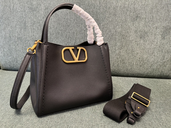 Valentino Garavani Alltime Medium Handbag - 26*21*17CM [C21K1-084548] CELINE CHANEL ACCESSORIES LOEWE SHOES LOUIS VUITTON DIRO YSL OTHER BRAND HANDBAGS BALENCIAGA BOTTEGA VENETA GOYARD HERMES BURBERRY VALENTINO GUCCI FENDI MIUMIU CHLOE PRADA BVLGARI SUITCASE NEW ARRIVAL 