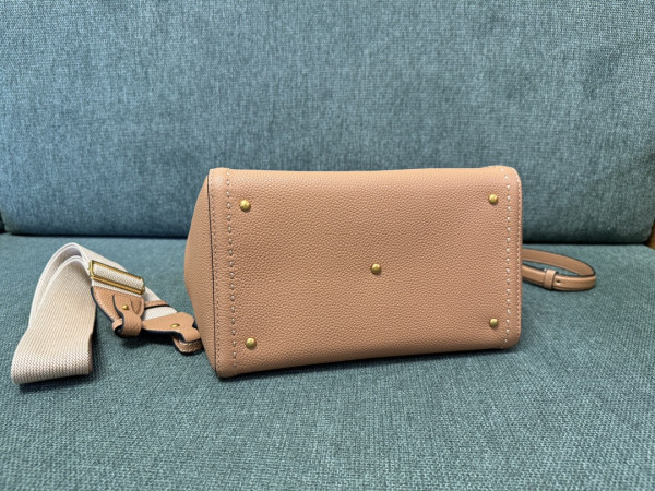 Valentino Garavani Alltime Medium Handbag - 26*21*17CM [C21K1-084331] CELINE CHANEL ACCESSORIES LOEWE SHOES LOUIS VUITTON DIRO YSL OTHER BRAND HANDBAGS BALENCIAGA BOTTEGA VENETA GOYARD HERMES BURBERRY VALENTINO GUCCI FENDI MIUMIU CHLOE PRADA BVLGARI SUITCASE NEW ARRIVAL 