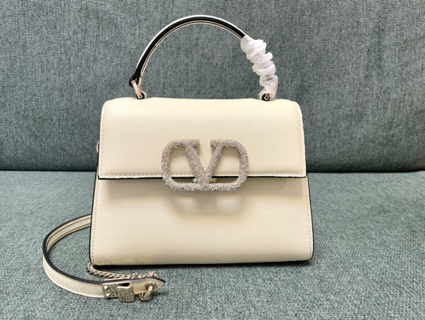 VALENTINO SMALL VSLING HANDBAG [C21K1-083655] CELINE CHANEL ACCESSORIES LOEWE SHOES LOUIS VUITTON DIRO YSL OTHER BRAND HANDBAGS BALENCIAGA BOTTEGA VENETA GOYARD HERMES BURBERRY VALENTINO GUCCI FENDI MIUMIU CHLOE PRADA BVLGARI SUITCASE NEW ARRIVAL 