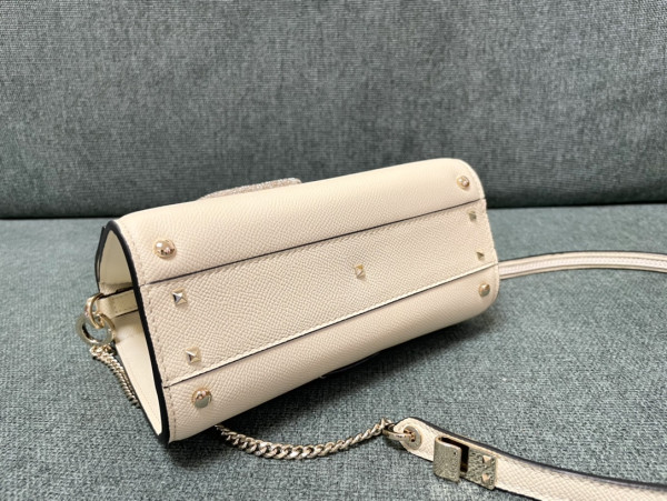 VALENTINO SMALL VSLING HANDBAG [C21K1-083655] CELINE CHANEL ACCESSORIES LOEWE SHOES LOUIS VUITTON DIRO YSL OTHER BRAND HANDBAGS BALENCIAGA BOTTEGA VENETA GOYARD HERMES BURBERRY VALENTINO GUCCI FENDI MIUMIU CHLOE PRADA BVLGARI SUITCASE NEW ARRIVAL 