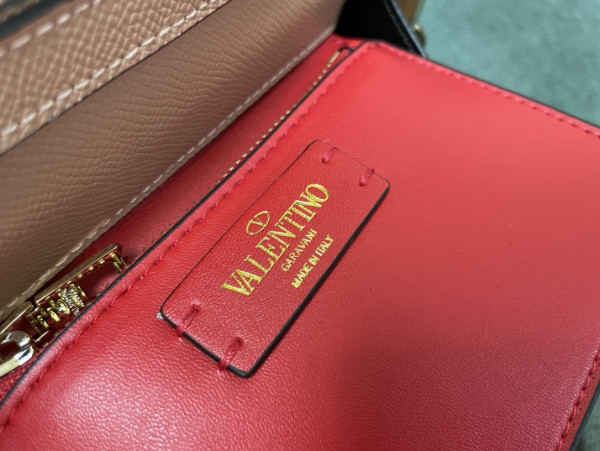 VALENTINO SMALL VSLING HANDBAG [C21K1-083518] CELINE CHANEL ACCESSORIES LOEWE SHOES LOUIS VUITTON DIRO YSL OTHER BRAND HANDBAGS BALENCIAGA BOTTEGA VENETA GOYARD HERMES BURBERRY VALENTINO GUCCI FENDI MIUMIU CHLOE PRADA BVLGARI SUITCASE NEW ARRIVAL 