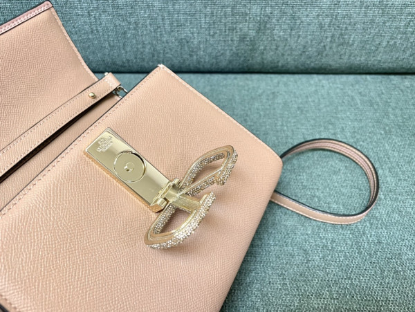 VALENTINO SMALL VSLING HANDBAG [C21K1-083518] CELINE CHANEL ACCESSORIES LOEWE SHOES LOUIS VUITTON DIRO YSL OTHER BRAND HANDBAGS BALENCIAGA BOTTEGA VENETA GOYARD HERMES BURBERRY VALENTINO GUCCI FENDI MIUMIU CHLOE PRADA BVLGARI SUITCASE NEW ARRIVAL 