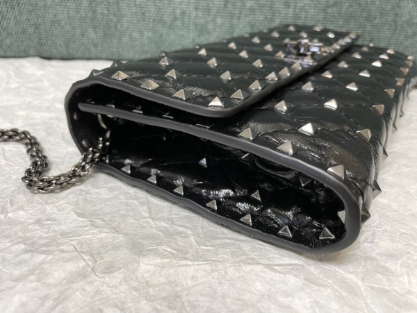 Valentino Rockstud Spike Nappa Leather Crossbody Clutch Bag [C21K1-082519] CELINE CHANEL ACCESSORIES LOEWE SHOES LOUIS VUITTON DIRO YSL OTHER BRAND HANDBAGS BALENCIAGA BOTTEGA VENETA GOYARD HERMES BURBERRY VALENTINO GUCCI FENDI MIUMIU CHLOE PRADA BVLGARI SUITCASE NEW ARRIVAL 
