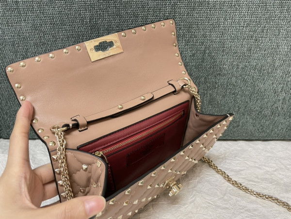 Valentino Rockstud Spike Nappa Leather Crossbody Clutch Bag [C21K1-082250] CELINE CHANEL ACCESSORIES LOEWE SHOES LOUIS VUITTON DIRO YSL OTHER BRAND HANDBAGS BALENCIAGA BOTTEGA VENETA GOYARD HERMES BURBERRY VALENTINO GUCCI FENDI MIUMIU CHLOE PRADA BVLGARI SUITCASE NEW ARRIVAL 