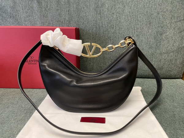 VALENTINO Small Vlogo Moon Hobo Bag - 29*23*11CM [C21K1-081141] CELINE CHANEL ACCESSORIES LOEWE SHOES LOUIS VUITTON DIRO YSL OTHER BRAND HANDBAGS BALENCIAGA BOTTEGA VENETA GOYARD HERMES BURBERRY VALENTINO GUCCI FENDI MIUMIU CHLOE PRADA BVLGARI SUITCASE NEW ARRIVAL 