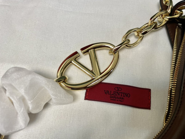 VALENTINO Small Vlogo Moon Hobo Bag - 29*23*11CM [C21K1-081041] CELINE CHANEL ACCESSORIES LOEWE SHOES LOUIS VUITTON DIRO YSL OTHER BRAND HANDBAGS BALENCIAGA BOTTEGA VENETA GOYARD HERMES BURBERRY VALENTINO GUCCI FENDI MIUMIU CHLOE PRADA BVLGARI SUITCASE NEW ARRIVAL 