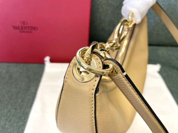 VALENTINO Small Vlogo Moon Hobo Bag - 29*23*11CM [C21K1-080836] CELINE CHANEL ACCESSORIES LOEWE SHOES LOUIS VUITTON DIRO YSL OTHER BRAND HANDBAGS BALENCIAGA BOTTEGA VENETA GOYARD HERMES BURBERRY VALENTINO GUCCI FENDI MIUMIU CHLOE PRADA BVLGARI SUITCASE NEW ARRIVAL 