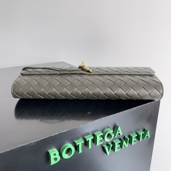 BOTTEGA VENETA Long Clutch Andiamo With Handle-31*13*3CM [741511-3] CELINE CHANEL ACCESSORIES LOEWE SHOES LOUIS VUITTON DIRO YSL OTHER BRAND HANDBAGS BALENCIAGA BOTTEGA VENETA GOYARD HERMES BURBERRY VALENTINO GUCCI FENDI MIUMIU CHLOE PRADA BVLGARI SUITCASE NEW ARRIVAL 