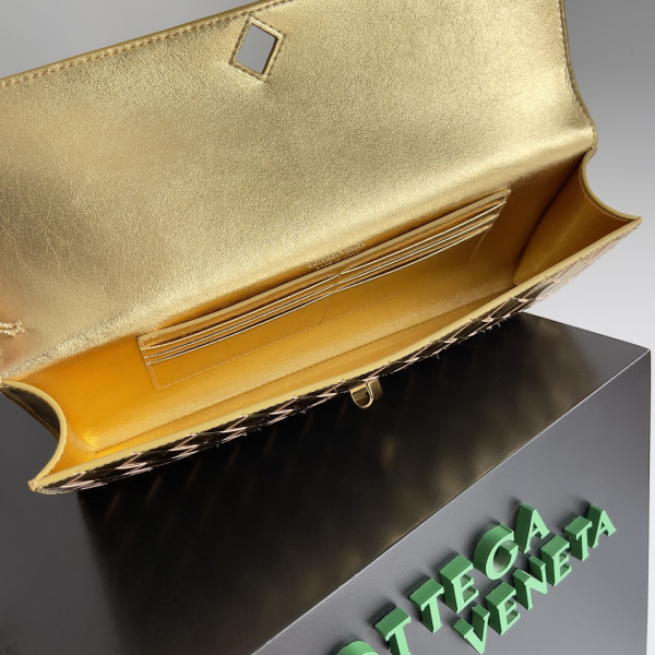 BOTTEGA VENETA Long Clutch Andiamo With Handle-31*13*3CM [741511] CELINE CHANEL ACCESSORIES LOEWE SHOES LOUIS VUITTON DIRO YSL OTHER BRAND HANDBAGS BALENCIAGA BOTTEGA VENETA GOYARD HERMES BURBERRY VALENTINO GUCCI FENDI MIUMIU CHLOE PRADA BVLGARI SUITCASE NEW ARRIVAL 