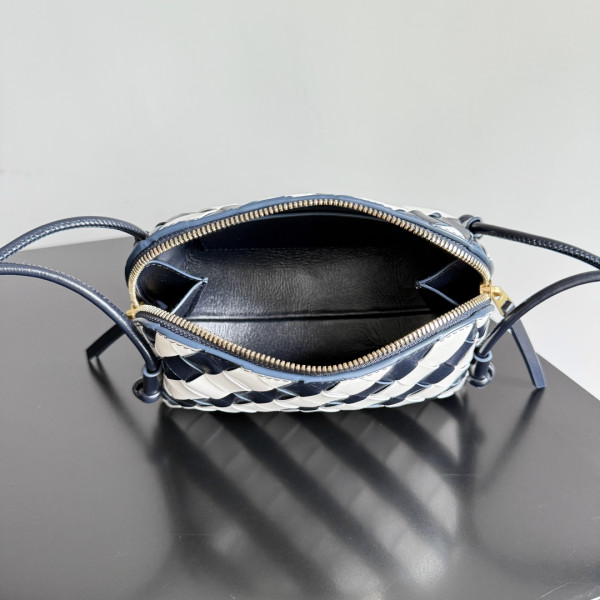 Bottega Veneta Concert Pouch [794258] CELINE CHANEL ACCESSORIES LOEWE SHOES LOUIS VUITTON DIRO YSL OTHER BRAND HANDBAGS BALENCIAGA BOTTEGA VENETA GOYARD HERMES BURBERRY VALENTINO GUCCI FENDI MIUMIU CHLOE PRADA BVLGARI SUITCASE NEW ARRIVAL 