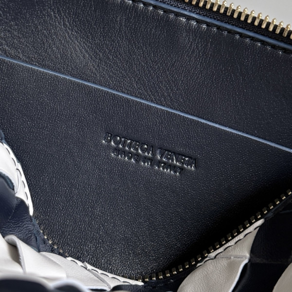 Bottega Veneta Concert Pouch [794258] CELINE CHANEL ACCESSORIES LOEWE SHOES LOUIS VUITTON DIRO YSL OTHER BRAND HANDBAGS BALENCIAGA BOTTEGA VENETA GOYARD HERMES BURBERRY VALENTINO GUCCI FENDI MIUMIU CHLOE PRADA BVLGARI SUITCASE NEW ARRIVAL 
