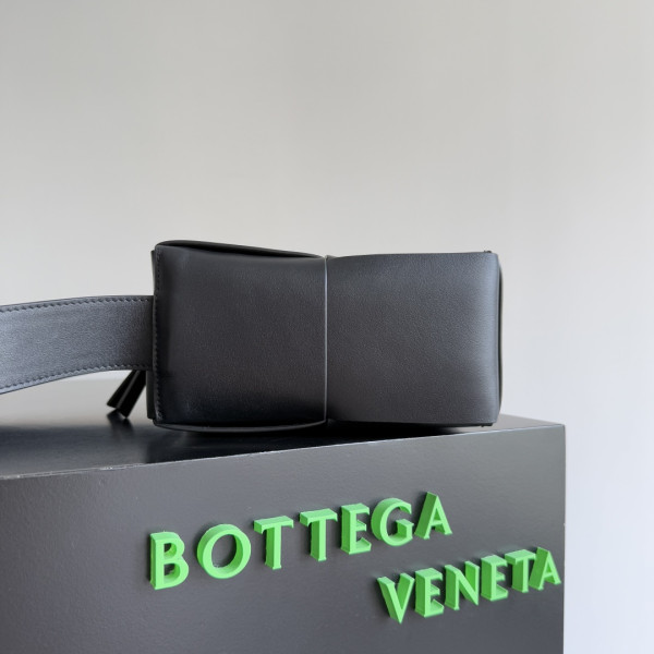 BOTTEGA VENETA Arco Camera Bag -28*18*9cm [731165] CELINE CHANEL ACCESSORIES LOEWE SHOES LOUIS VUITTON DIRO YSL OTHER BRAND HANDBAGS BALENCIAGA BOTTEGA VENETA GOYARD HERMES BURBERRY VALENTINO GUCCI FENDI MIUMIU CHLOE PRADA BVLGARI SUITCASE NEW ARRIVAL 