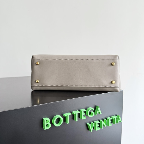 BOTTEGA VENETA small Ciao Ciao- 26*19*10.5CM [835835] CELINE CHANEL ACCESSORIES LOEWE SHOES LOUIS VUITTON DIRO YSL OTHER BRAND HANDBAGS BALENCIAGA BOTTEGA VENETA GOYARD HERMES BURBERRY VALENTINO GUCCI FENDI MIUMIU CHLOE PRADA BVLGARI SUITCASE NEW ARRIVAL 