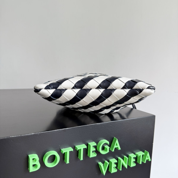 BOTTEGA VENETA small Dustbag [816987] CELINE CHANEL ACCESSORIES LOEWE SHOES LOUIS VUITTON DIRO YSL OTHER BRAND HANDBAGS BALENCIAGA BOTTEGA VENETA GOYARD HERMES BURBERRY VALENTINO GUCCI FENDI MIUMIU CHLOE PRADA BVLGARI SUITCASE NEW ARRIVAL 