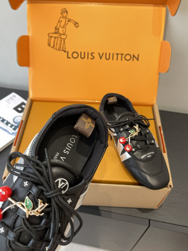 LOUIS VUITTON Sneakerina [C21JW-081411] CELINE CHANEL ACCESSORIES LOEWE SHOES LOUIS VUITTON DIRO YSL OTHER BRAND HANDBAGS BALENCIAGA BOTTEGA VENETA GOYARD HERMES BURBERRY VALENTINO GUCCI FENDI MIUMIU CHLOE PRADA BVLGARI SUITCASE NEW ARRIVAL 