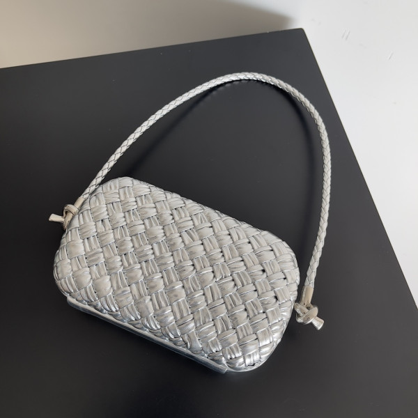 BOTTEGA VENETA Knot Minaudiere On Strap [717623－1] CELINE CHANEL ACCESSORIES LOEWE SHOES LOUIS VUITTON DIRO YSL OTHER BRAND HANDBAGS BALENCIAGA BOTTEGA VENETA GOYARD HERMES BURBERRY VALENTINO GUCCI FENDI MIUMIU CHLOE PRADA BVLGARI SUITCASE NEW ARRIVAL 