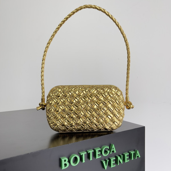BOTTEGA VENETA Knot Minaudiere On Strap [717623] CELINE CHANEL ACCESSORIES LOEWE SHOES LOUIS VUITTON DIRO YSL OTHER BRAND HANDBAGS BALENCIAGA BOTTEGA VENETA GOYARD HERMES BURBERRY VALENTINO GUCCI FENDI MIUMIU CHLOE PRADA BVLGARI SUITCASE NEW ARRIVAL 
