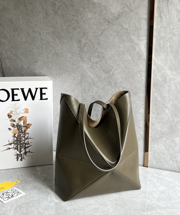 Lowee Puzzle Fold medium Tote - 25.5X14.5X31.5cm [C21JP-031440] CELINE CHANEL ACCESSORIES LOEWE SHOES LOUIS VUITTON DIRO YSL OTHER BRAND HANDBAGS BALENCIAGA BOTTEGA VENETA GOYARD HERMES BURBERRY VALENTINO GUCCI FENDI MIUMIU CHLOE PRADA BVLGARI SUITCASE NEW ARRIVAL 